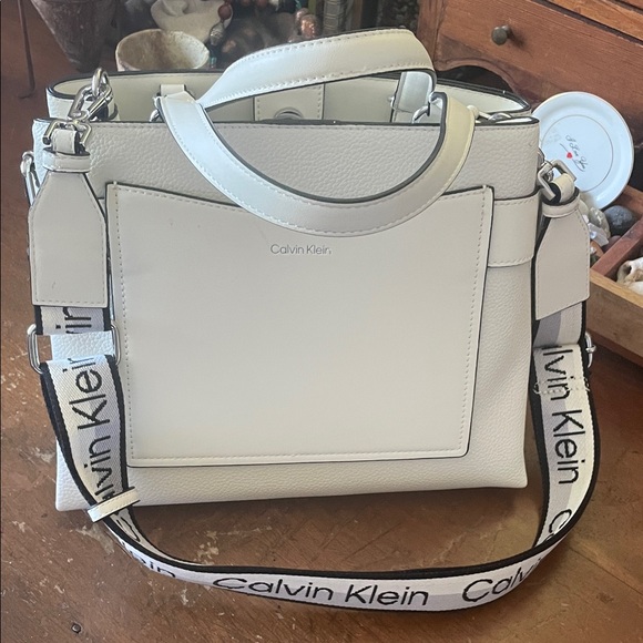 Calvin Klein Cream Handbag with Logo Strap. NEW never used… - Picture 1 of 3